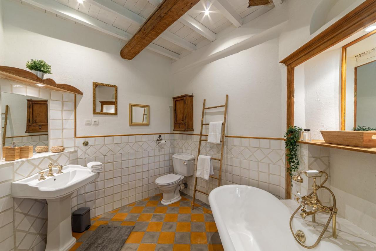 Le Mas Des Cerisiers Jacuzzi Et Sauna Inclus Pour Tous Les Logements Avinhão Exterior foto