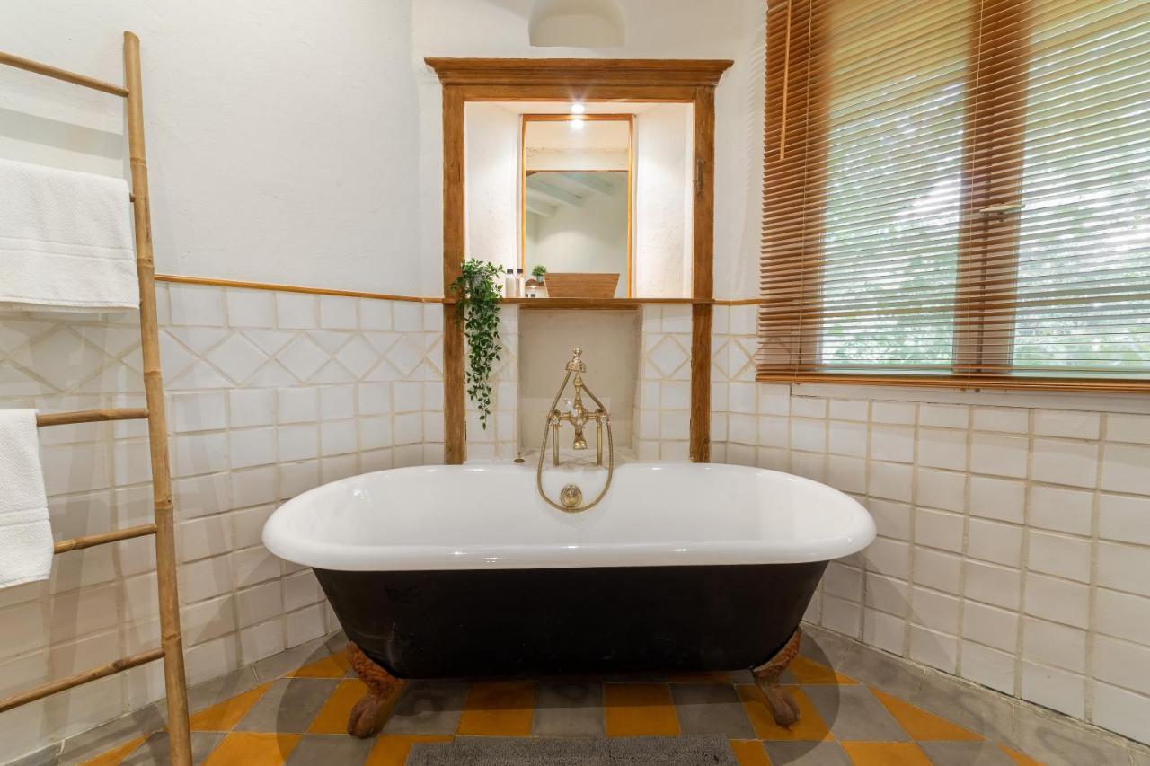 Le Mas Des Cerisiers Jacuzzi Et Sauna Inclus Pour Tous Les Logements Avinhão Exterior foto